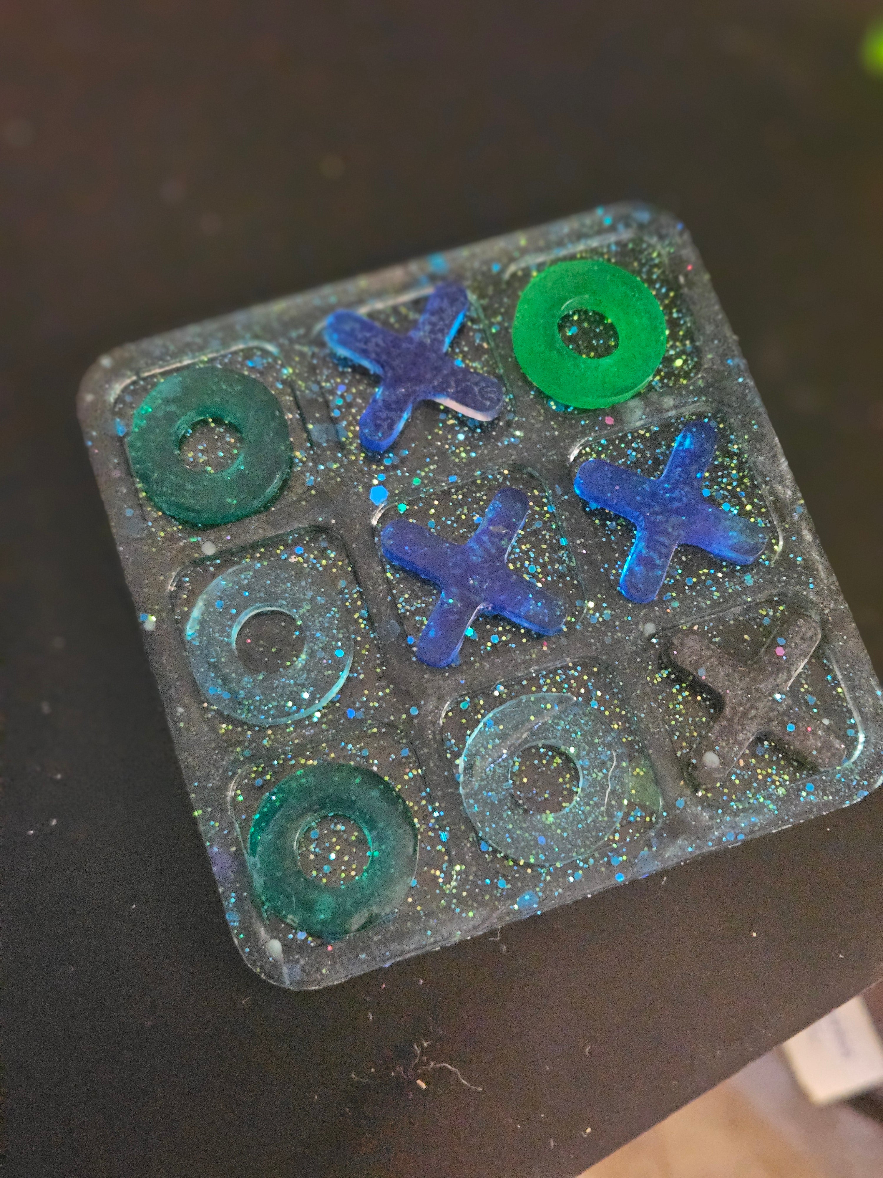 Tic tac toe resin game