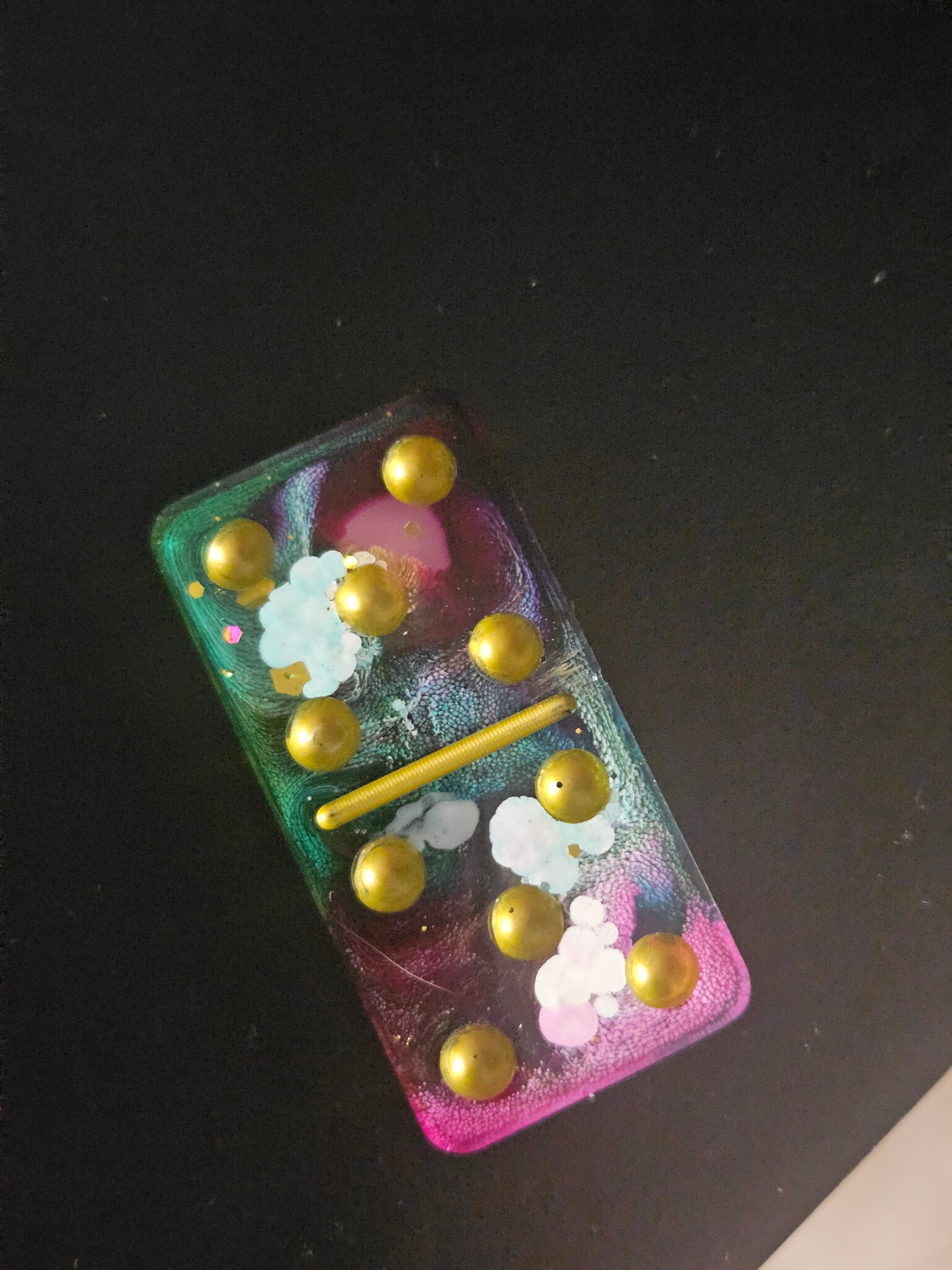 Multicoloured dominoes