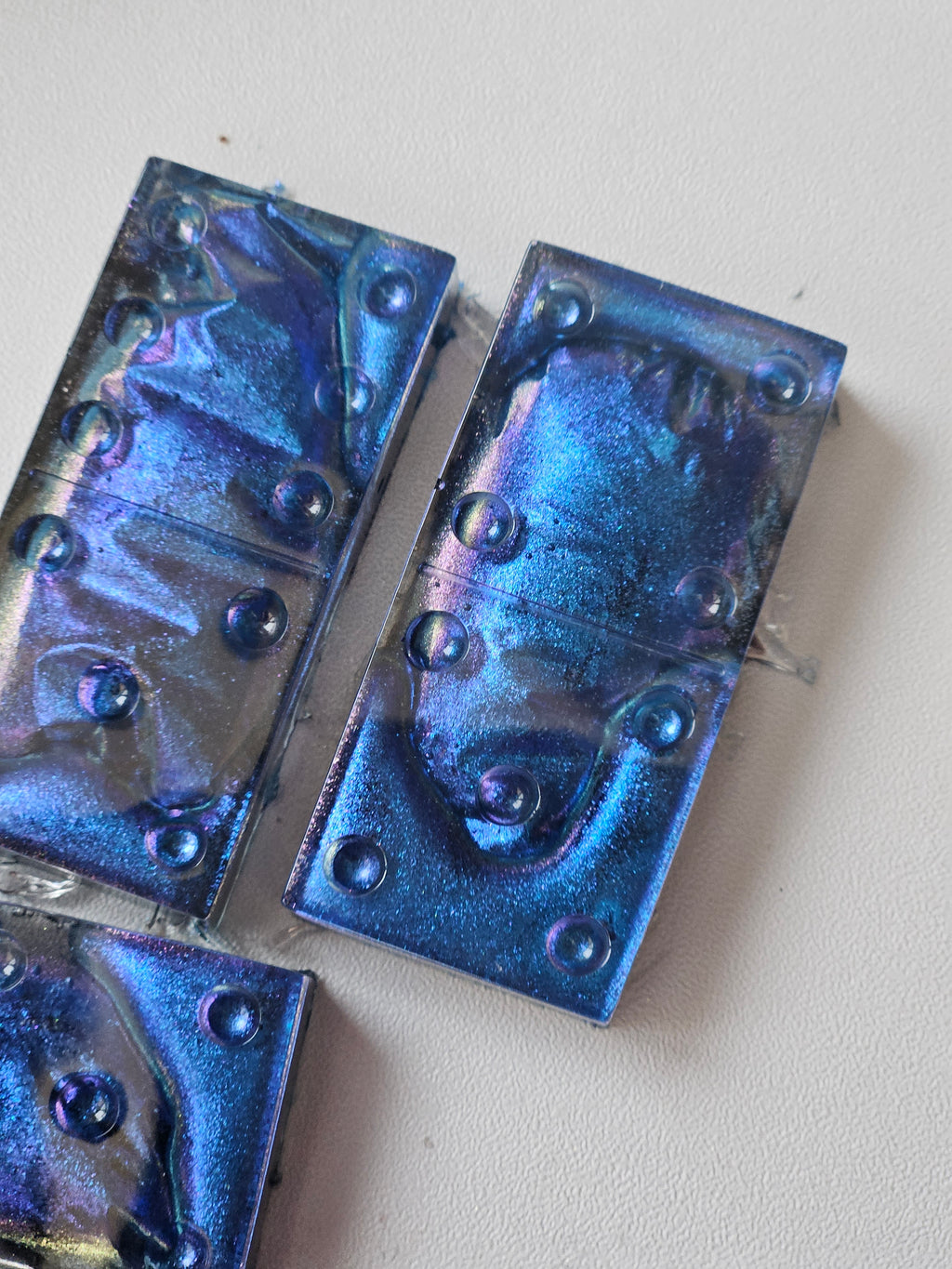 Blue shine effect dominoes